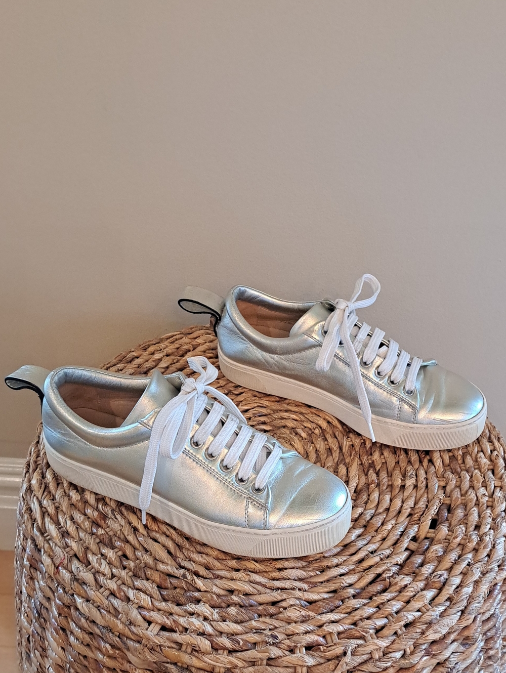 Stuart Weitzman Womens Adley Metallic Silver Leather Athleisure Sneakers 5.5